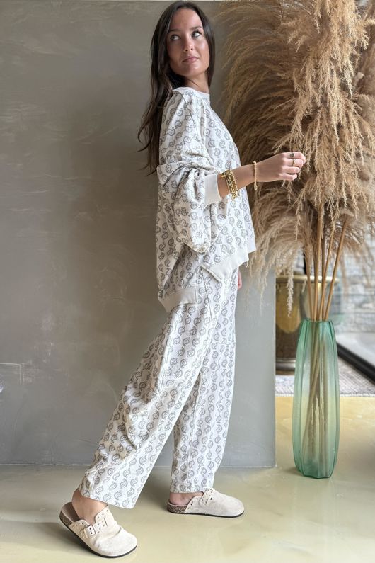 Indira Lantern Sleeve Sweatshirt Calico & Earth